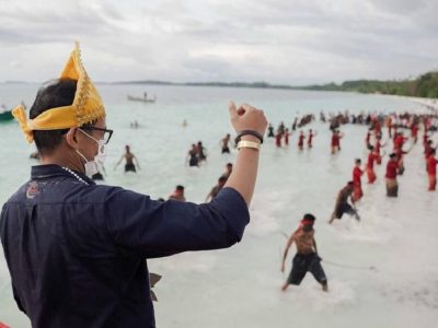 Menparekraf Sandiaga Salahuddin Uno Visitasi ke Desa Wisata Ngilngof