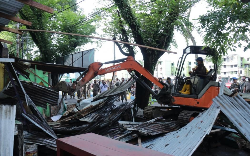 Pol PP Palembang Tertibkan Bangunan di Kawasan Wisata Sekanak Lambidaro