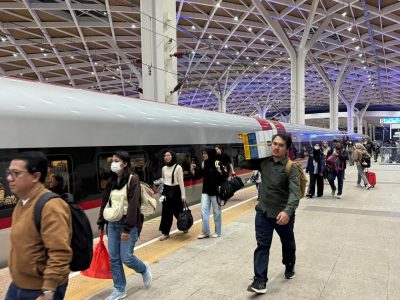 Hari Terakhir Cuti Bersama Lebaran, Volume Penumpang Whoosh Meningkat Sekitar 40Persen